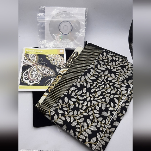 BERNINA Exclusive Collection #82011 Metallic Lace Kit Disc & Material Package - Picture 4 of 6
